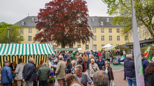 Spargel- & Genussmarkt 2023 in der Burggemeinde Brüggen