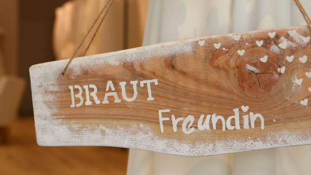 Brautfreundin: First & Pre-Loved Bridal Store